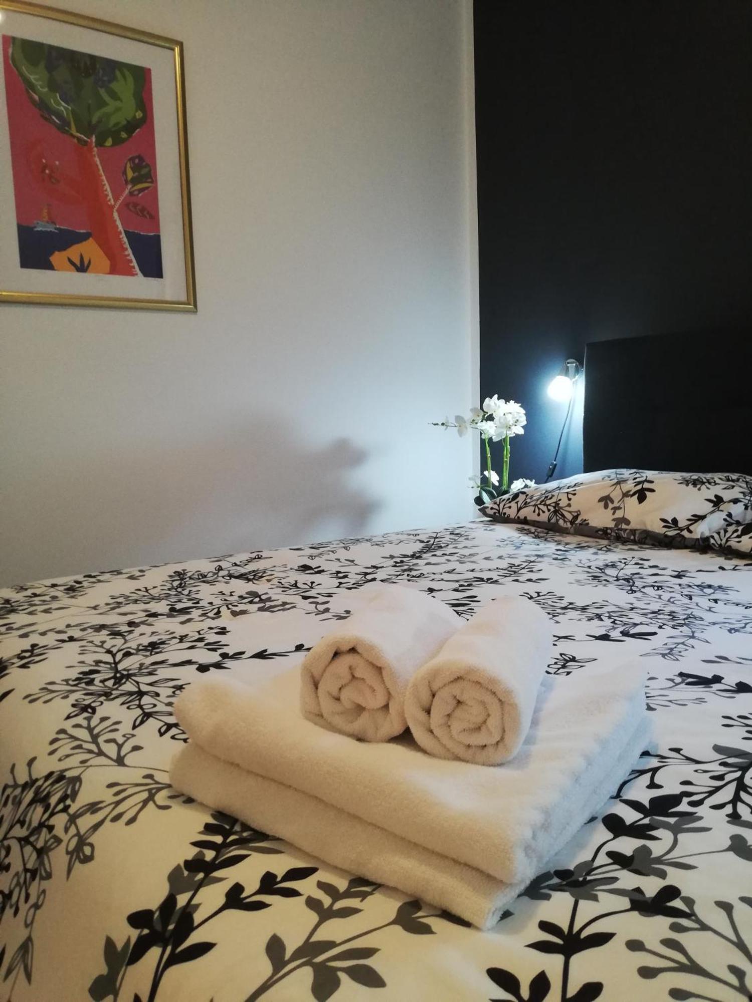 Apartments Poretti For 2,In Center Parking Free In The Yard,6 Min Beach Walk Rovinj Exterior photo