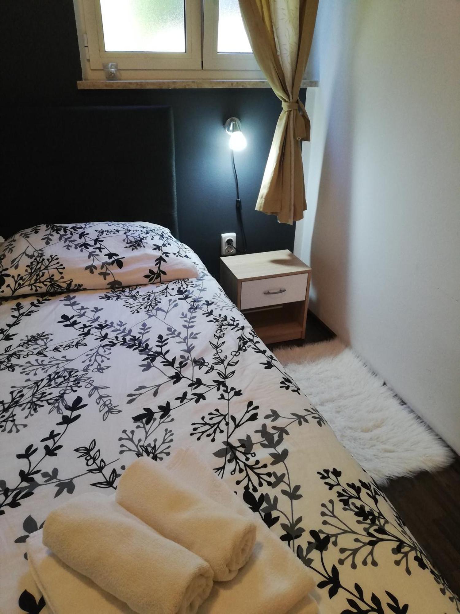 Apartments Poretti For 2,In Center Parking Free In The Yard,6 Min Beach Walk Rovinj Exterior photo