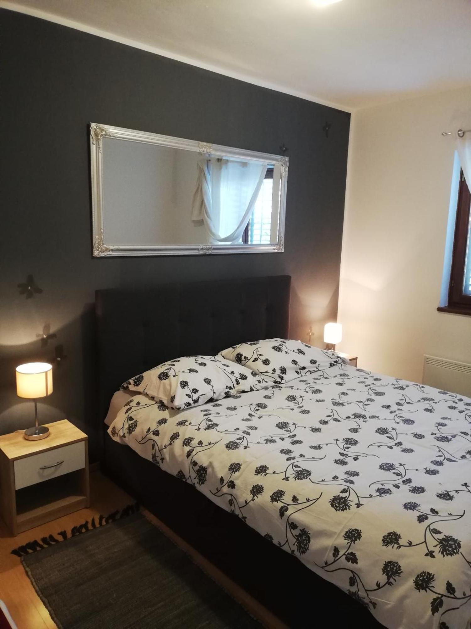 Apartments Poretti For 2,In Center Parking Free In The Yard,6 Min Beach Walk Rovinj Exterior photo