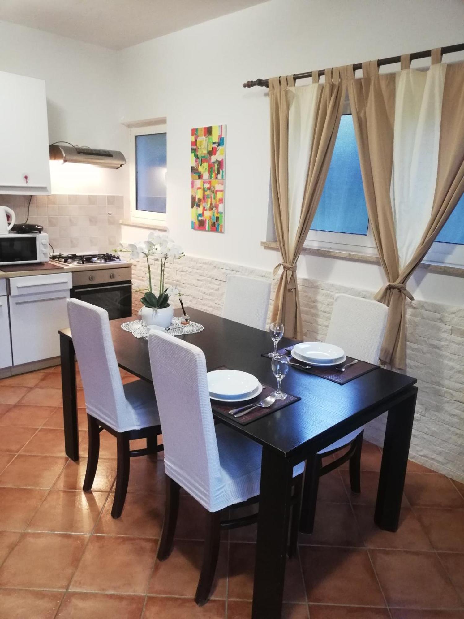 Apartments Poretti For 2,In Center Parking Free In The Yard,6 Min Beach Walk Rovinj Exterior photo
